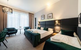 Hotel Noir